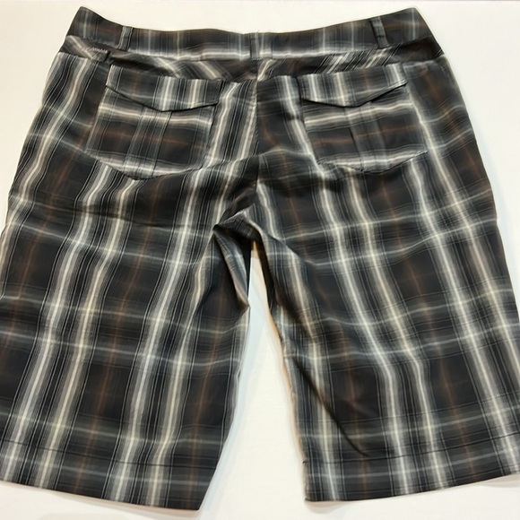 Columbia Titanium Omni-Shield Black Plaid Shorts size 16 - Picture 11 of 12